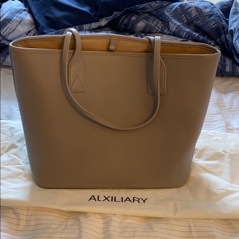 COPY - Aritzia Auxiliary tote